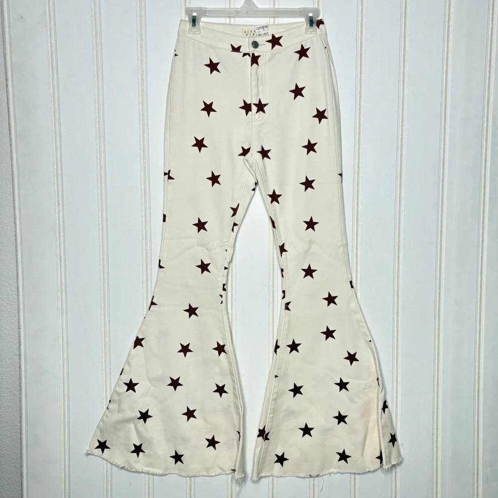 Cavender’s Cream & Red Star Print Flared Pants Sz Small NEW 77 - Picture 2 of 12